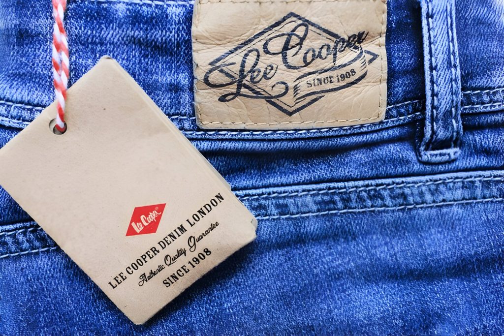 Top brands offering a variety of jeans including skinny jeans, bootcut jeans, and relaxed fit jeans